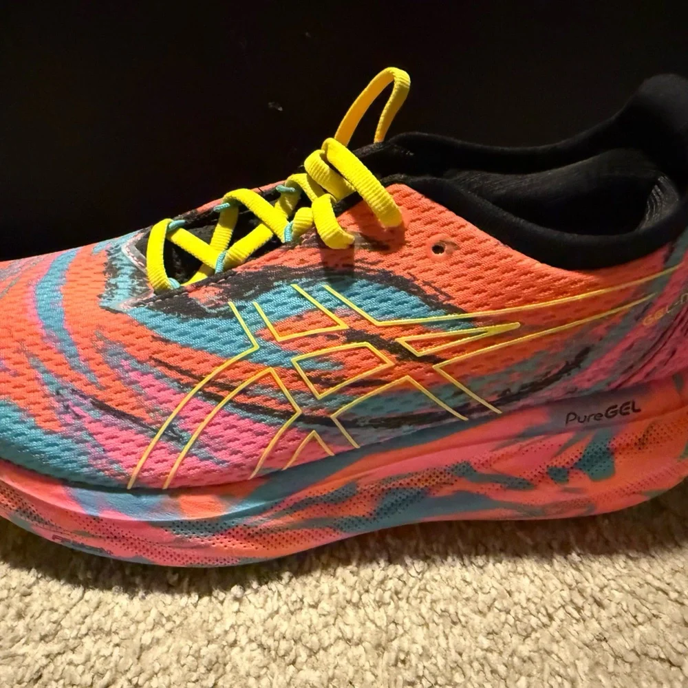 ASICS Gel Nimbus size 9 - never worn - Picture 3 of 4